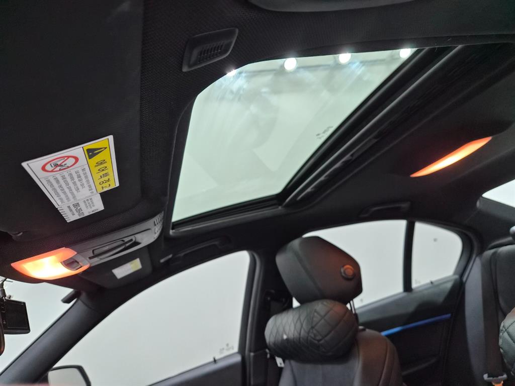 BMW 3-Series — photo 16