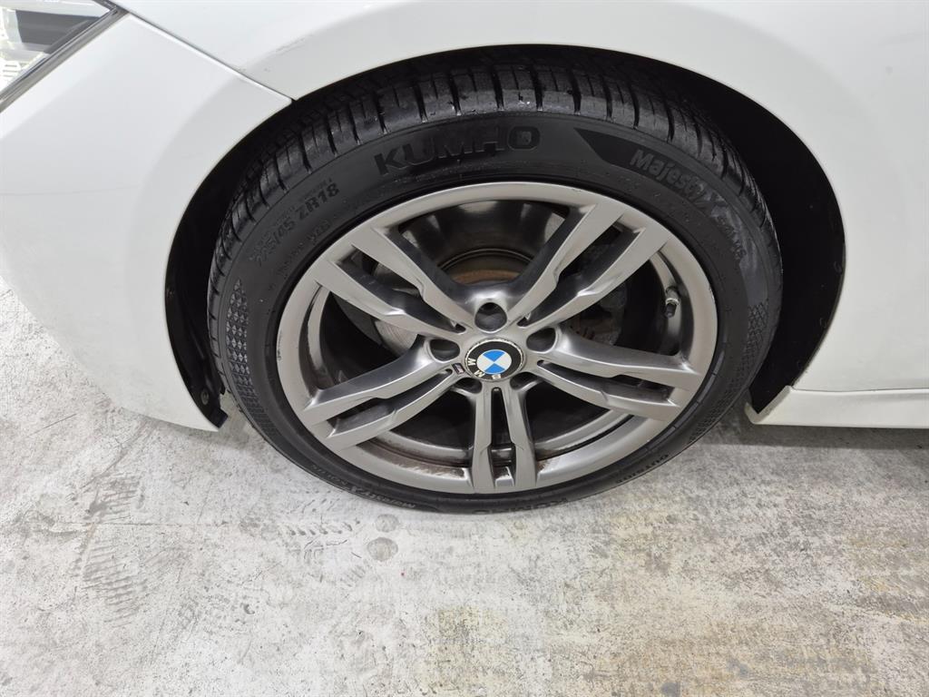 BMW 3-Series — photo 17