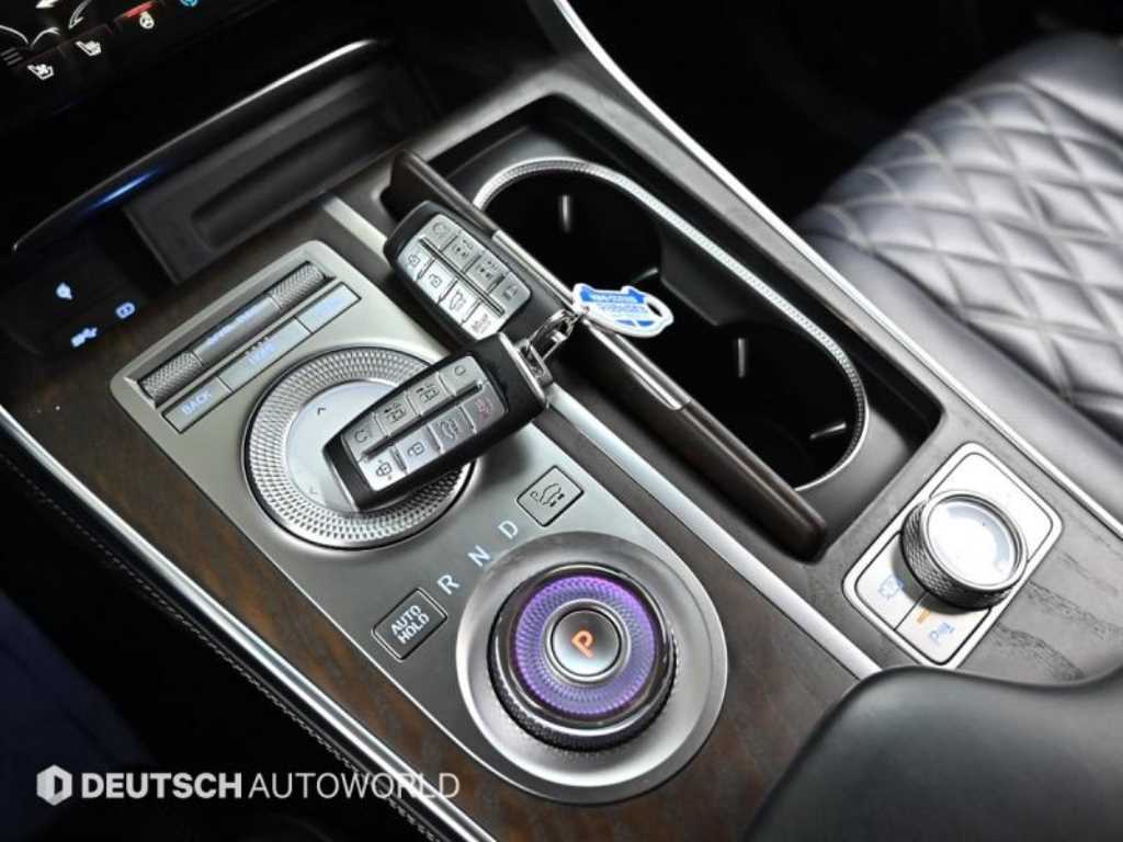 Genesis GV80 — photo 09
