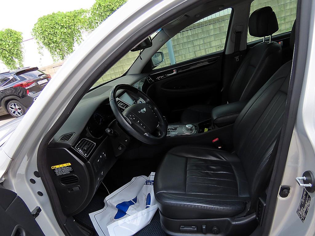 Hyundai Genesis — photo 05
