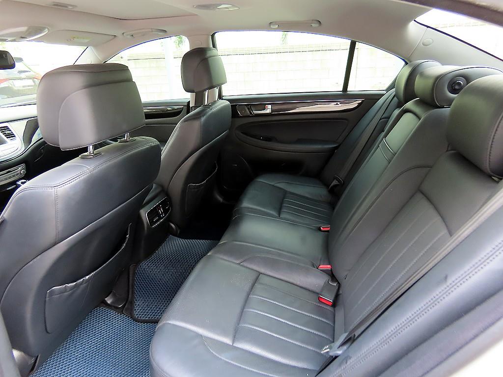 Hyundai Genesis — photo 06