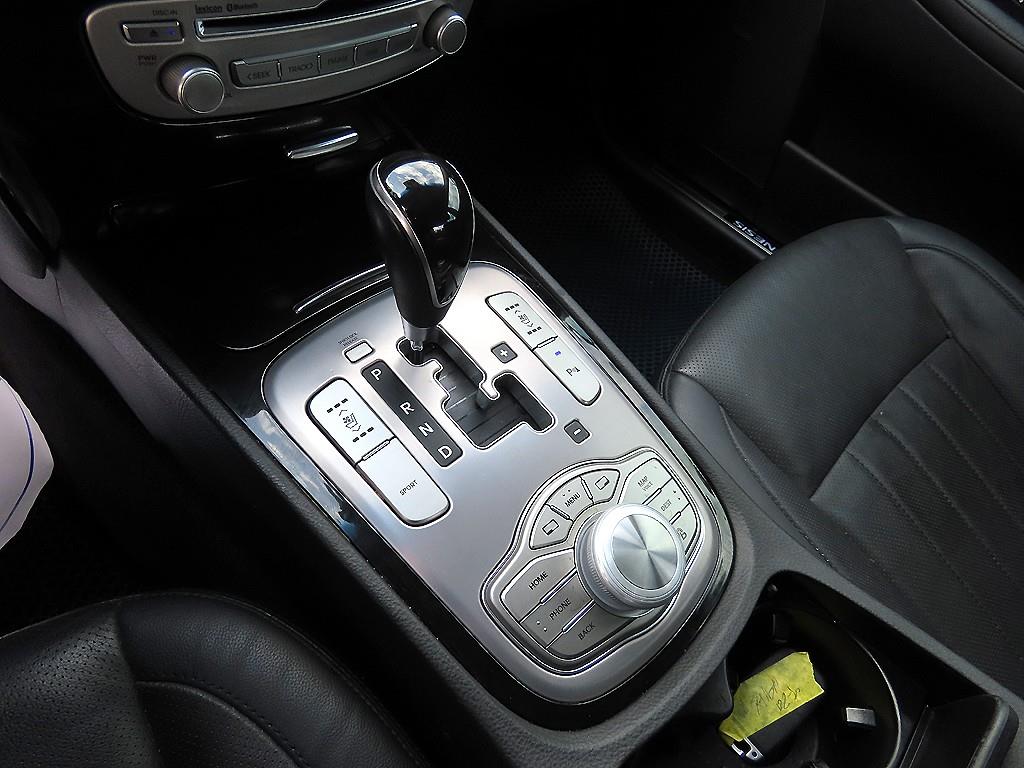 Hyundai Genesis — photo 10