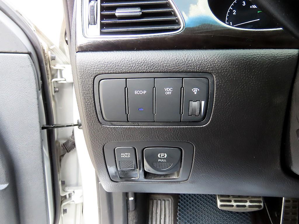 Hyundai Genesis — photo 11