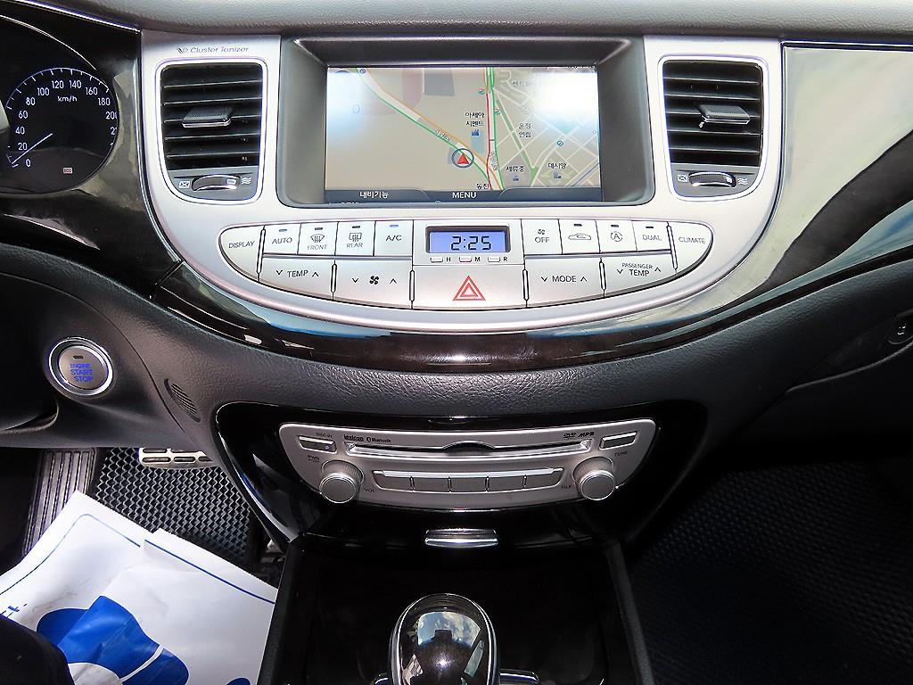 Hyundai Genesis — photo 12