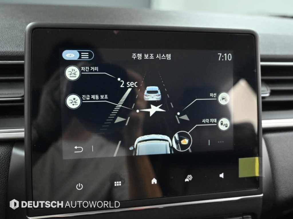 RENAULT Captur — photo 17