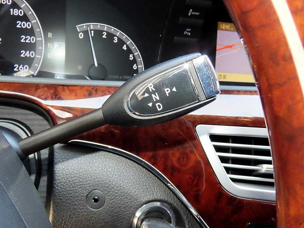 Mercedes-Benz S-Class — photo 11