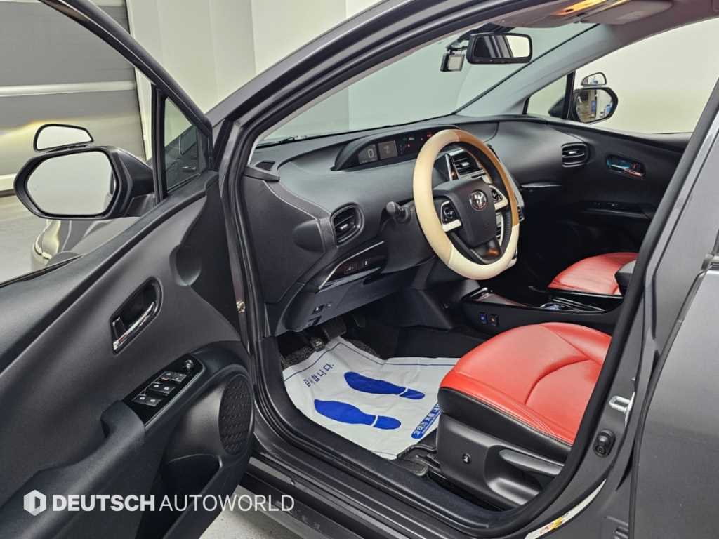 Toyota Prius — photo 11