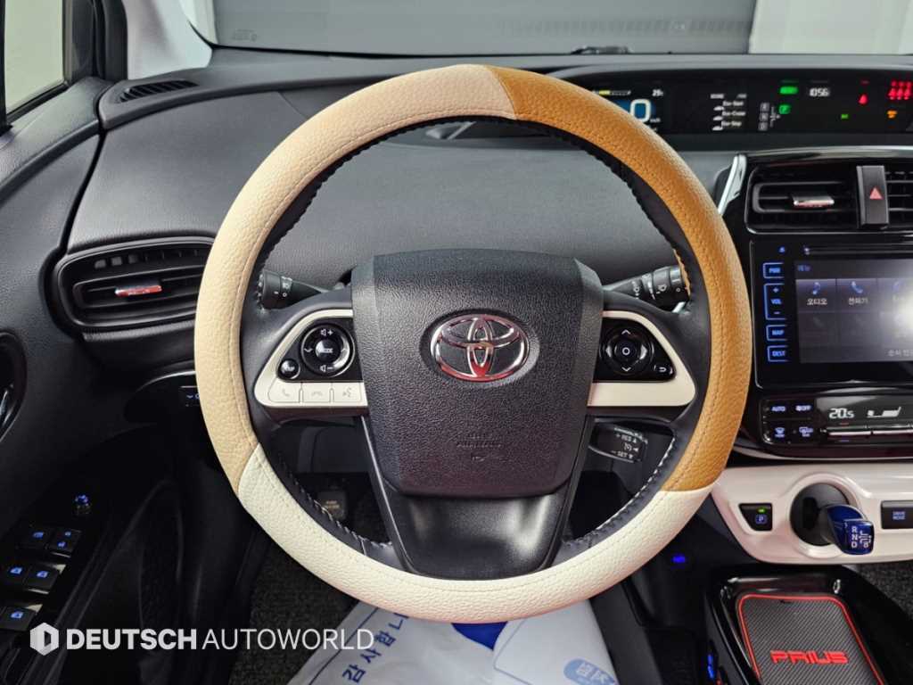Toyota Prius — photo 13