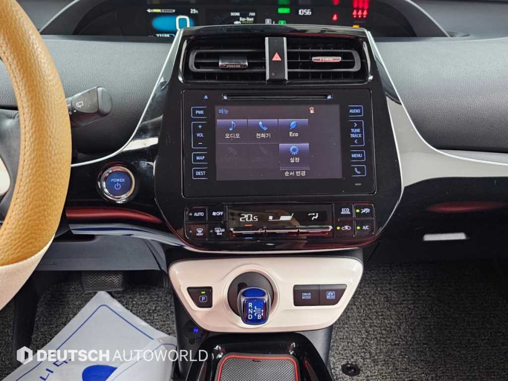 Toyota Prius — photo 14