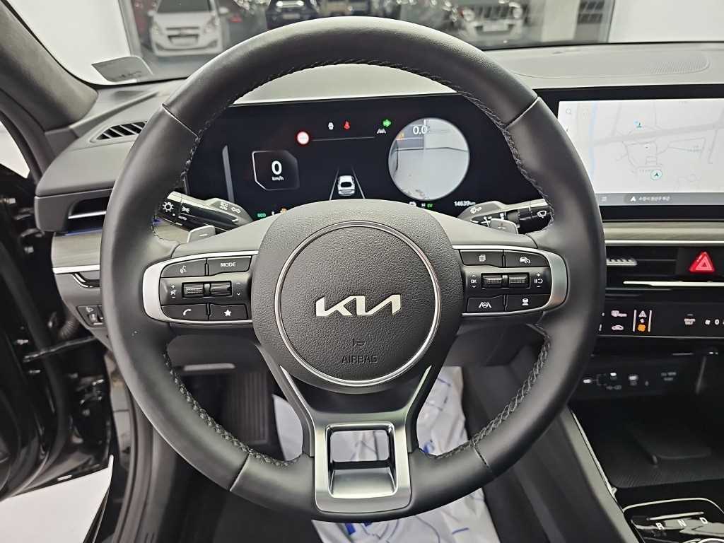 Kia K5 — photo 09