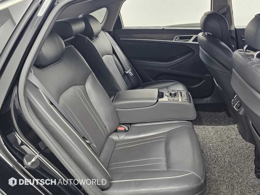 Hyundai Genesis — photo 12