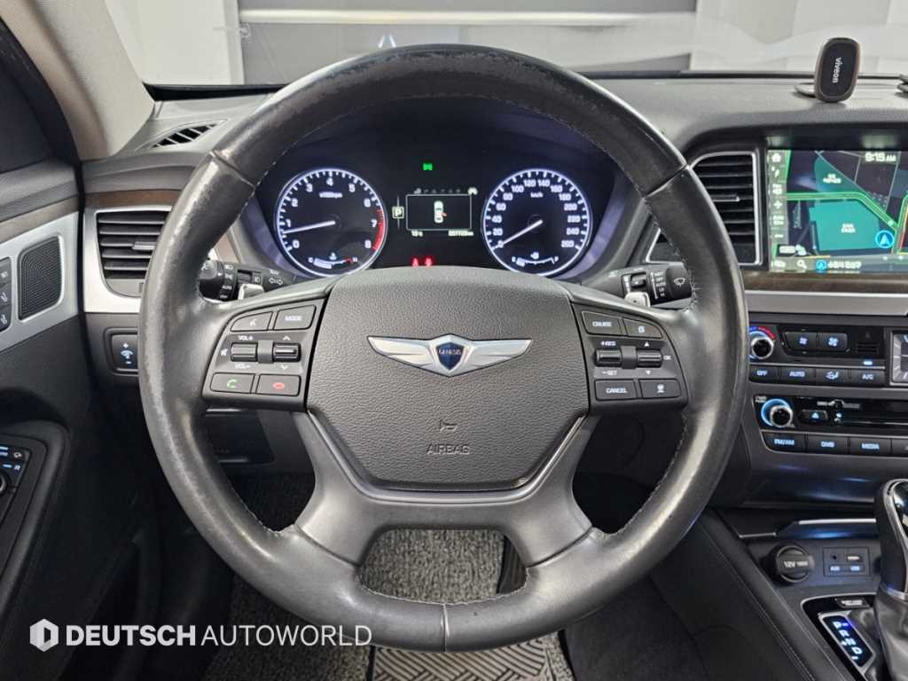 Hyundai Genesis — photo 13