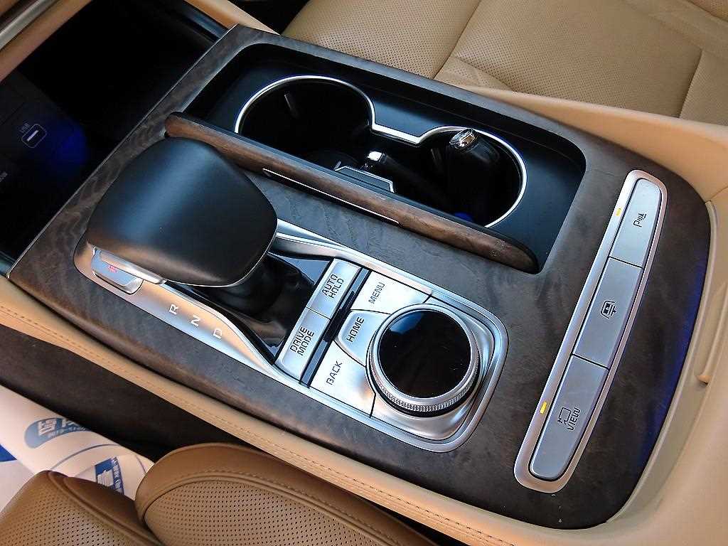 Kia K9 — photo 11