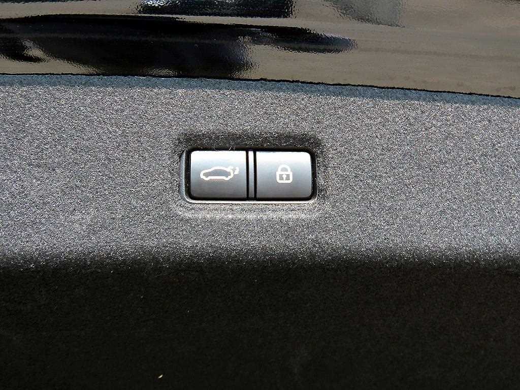 Kia K9 — photo 16