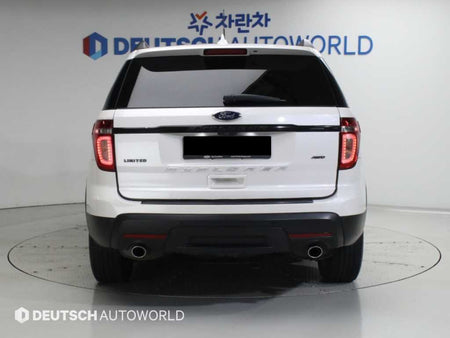 Ford Explorer — photo 04
