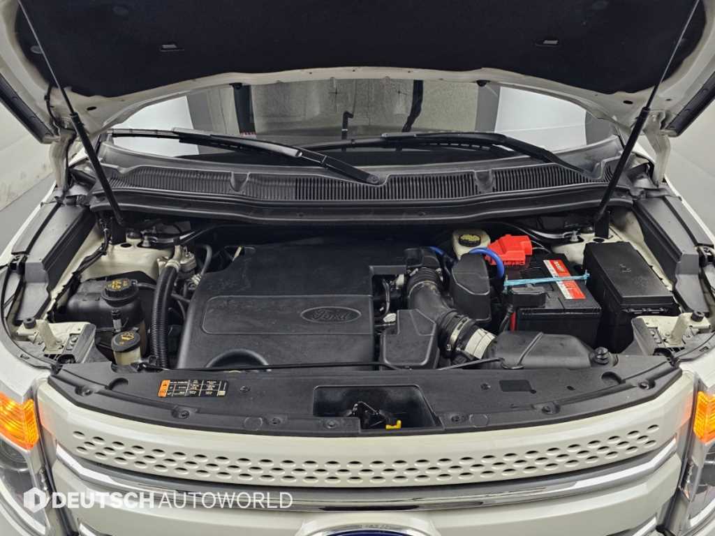 Ford Explorer — photo 06