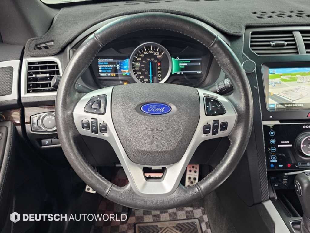 Ford Explorer — photo 13
