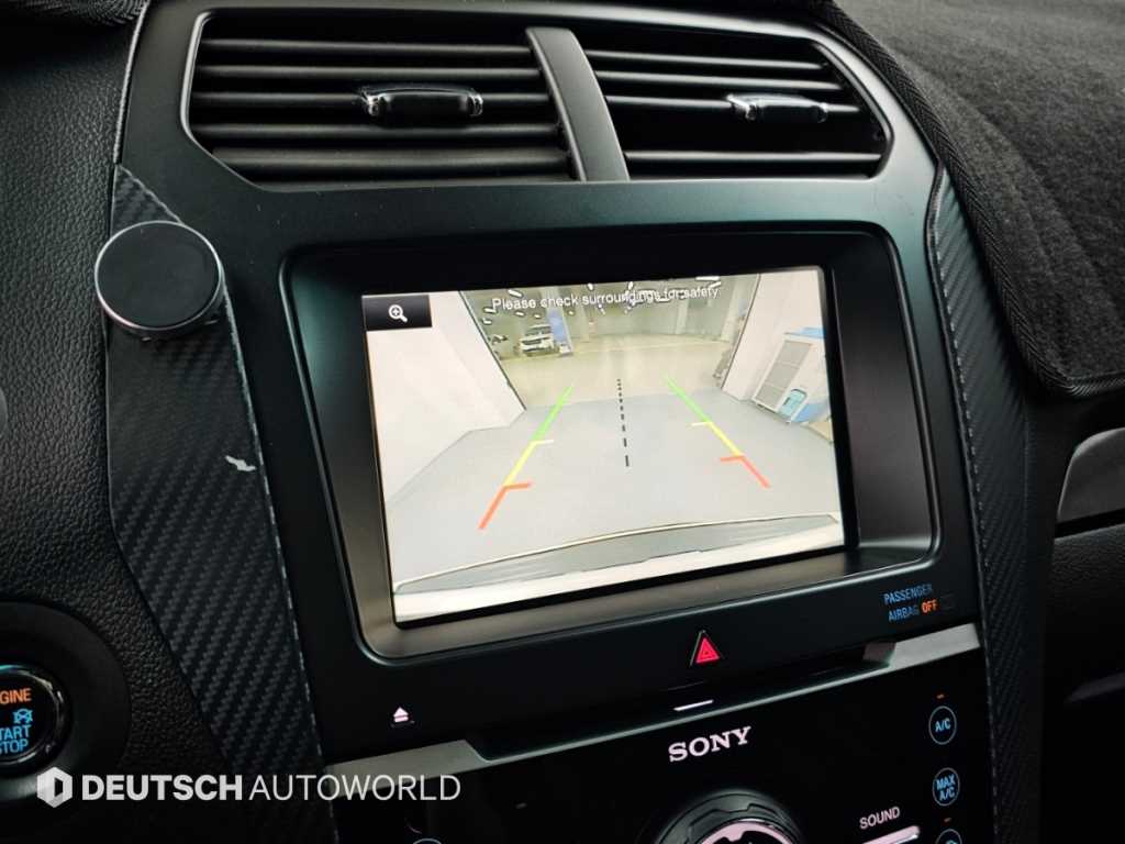 Ford Explorer — photo 15