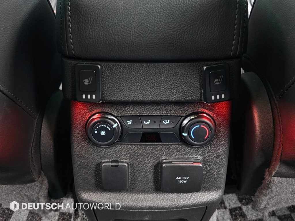 Ford Explorer — photo 16