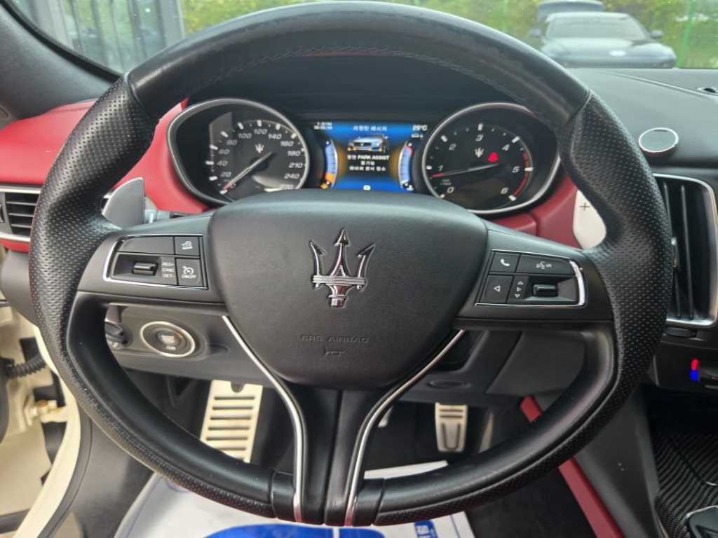 Maserati Levante — photo 08