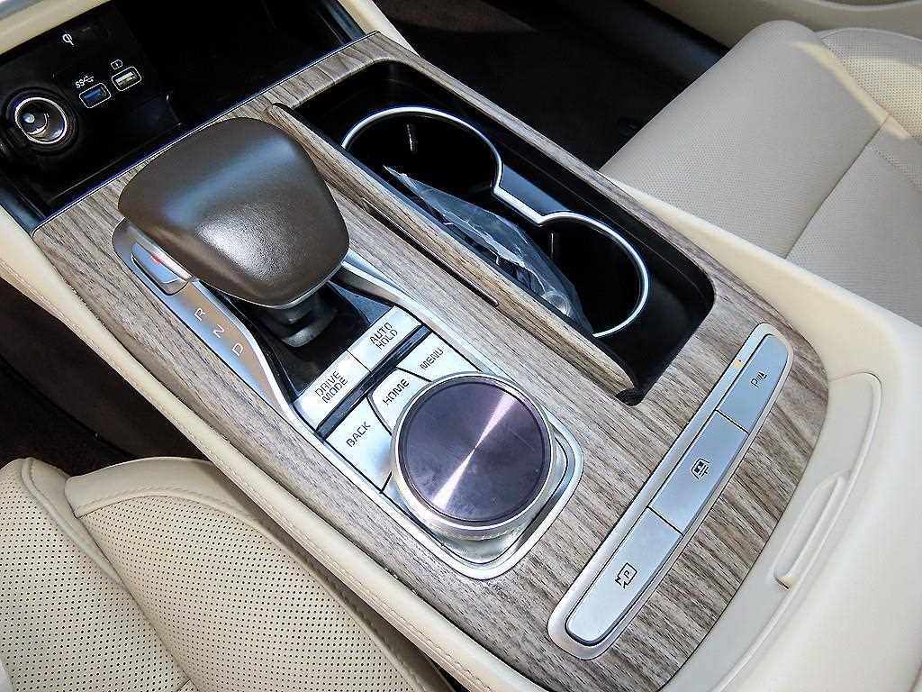 Kia K9 — photo 10