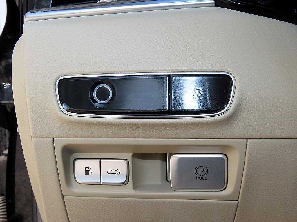 Kia K9 — photo 12