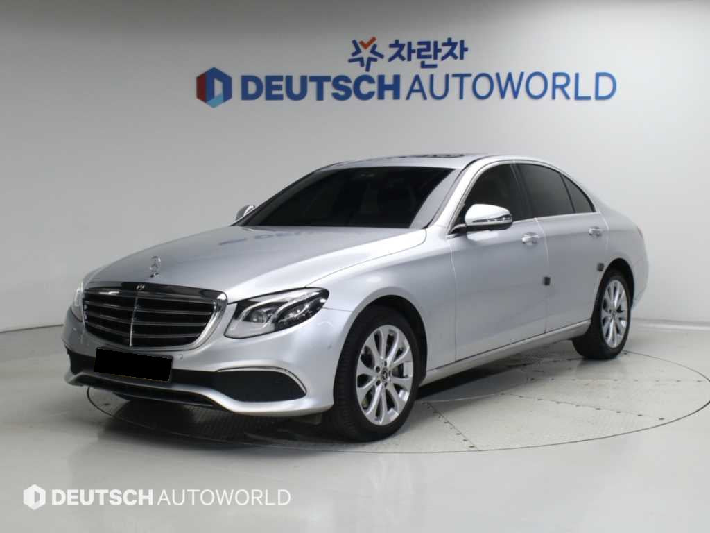 Mercedes-Benz E-Class — photo 01