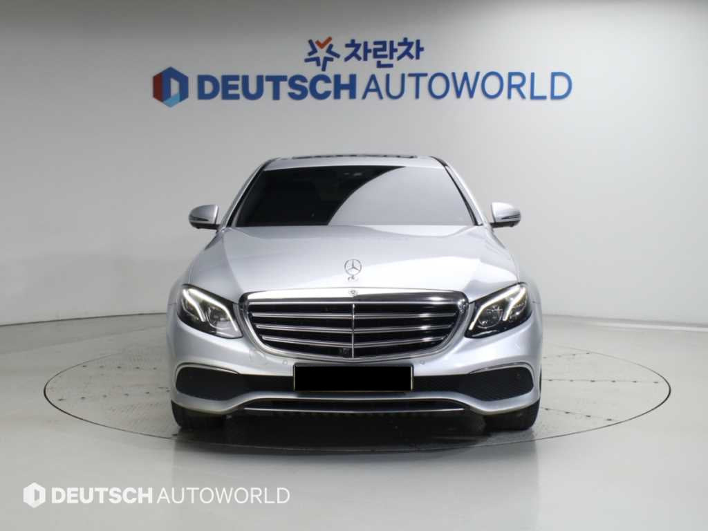 Mercedes-Benz E-Class — photo 03