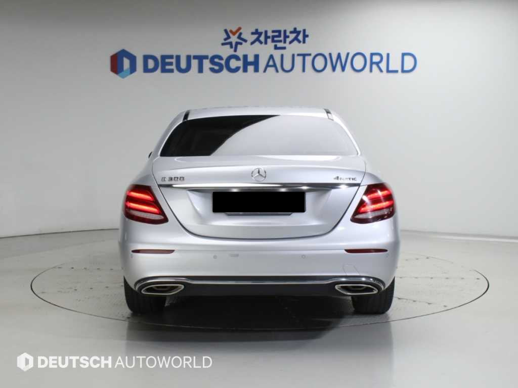 Mercedes-Benz E-Class — photo 04