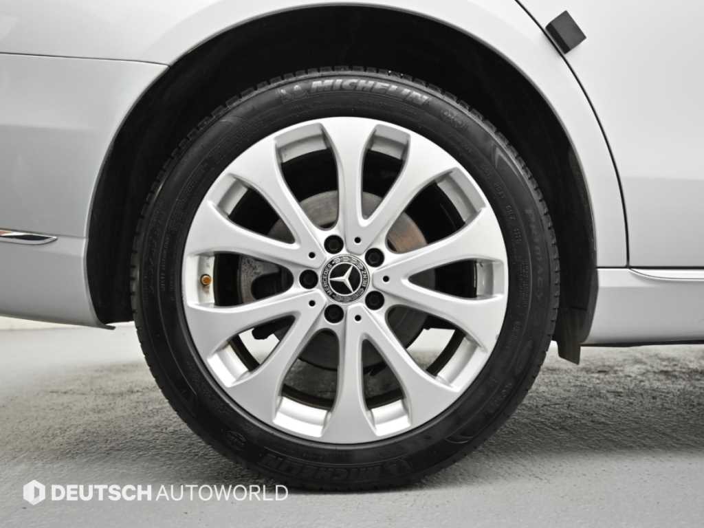 Mercedes-Benz E-Class — photo 05