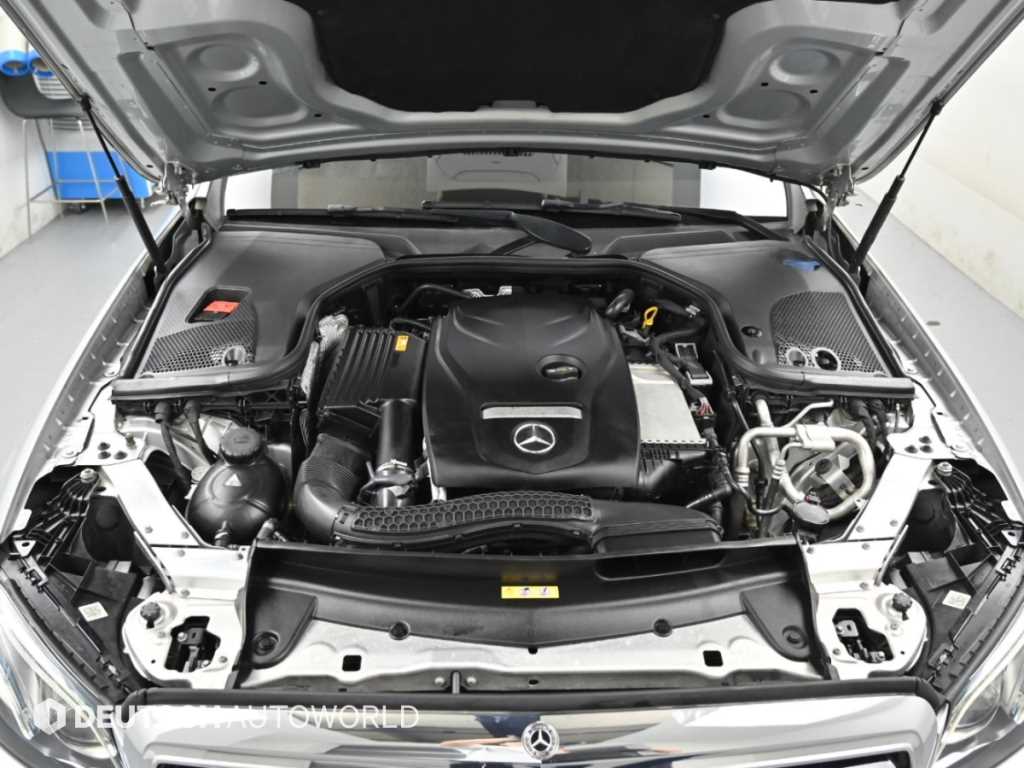 Mercedes-Benz E-Class — photo 06