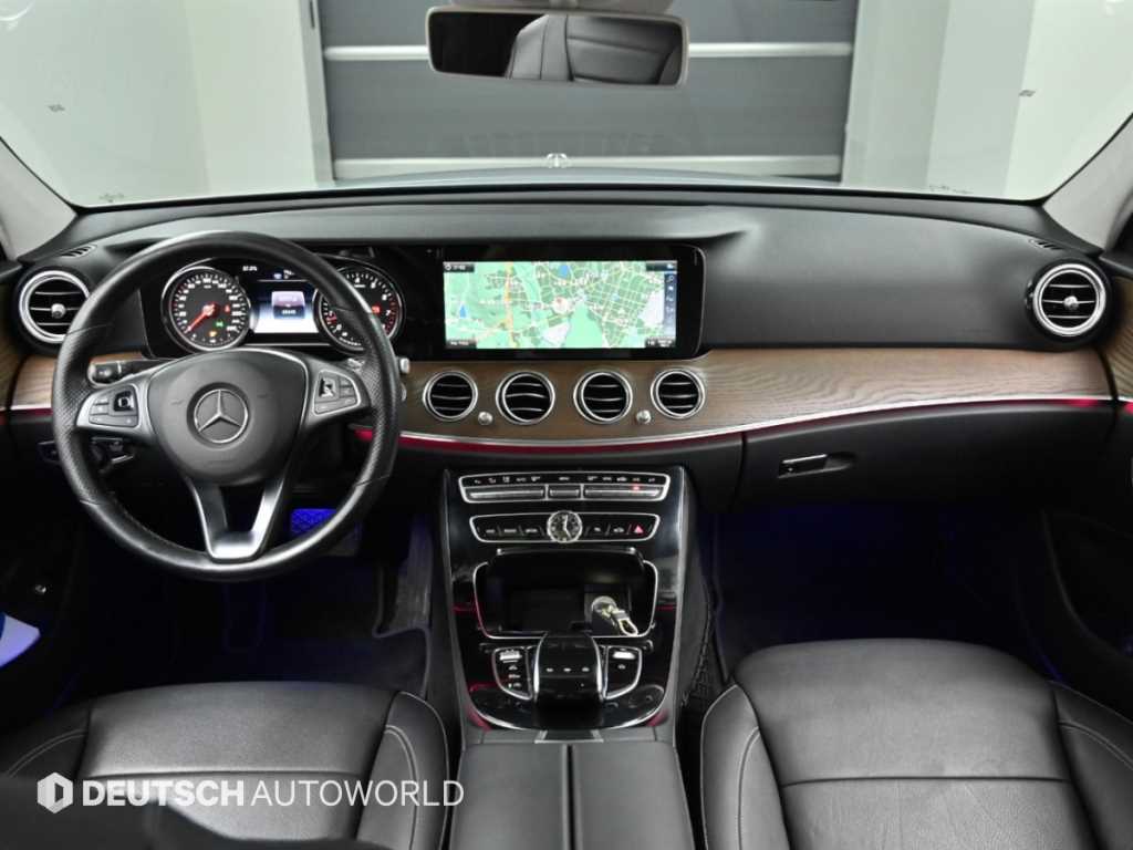 Mercedes-Benz E-Class — photo 07