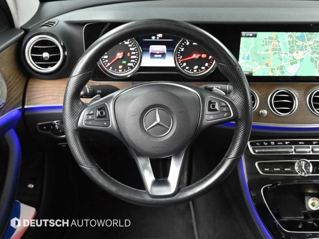 Mercedes-Benz E-Class — photo 13