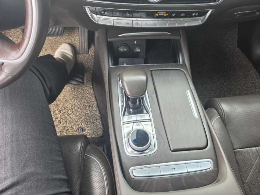 Kia K9 — photo 11