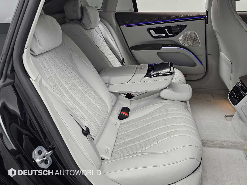 Mercedes-Benz EQS — photo 12