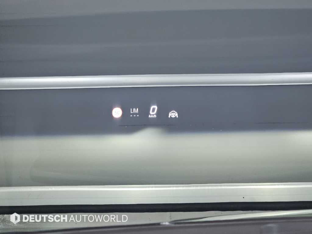 Mercedes-Benz EQS — photo 17