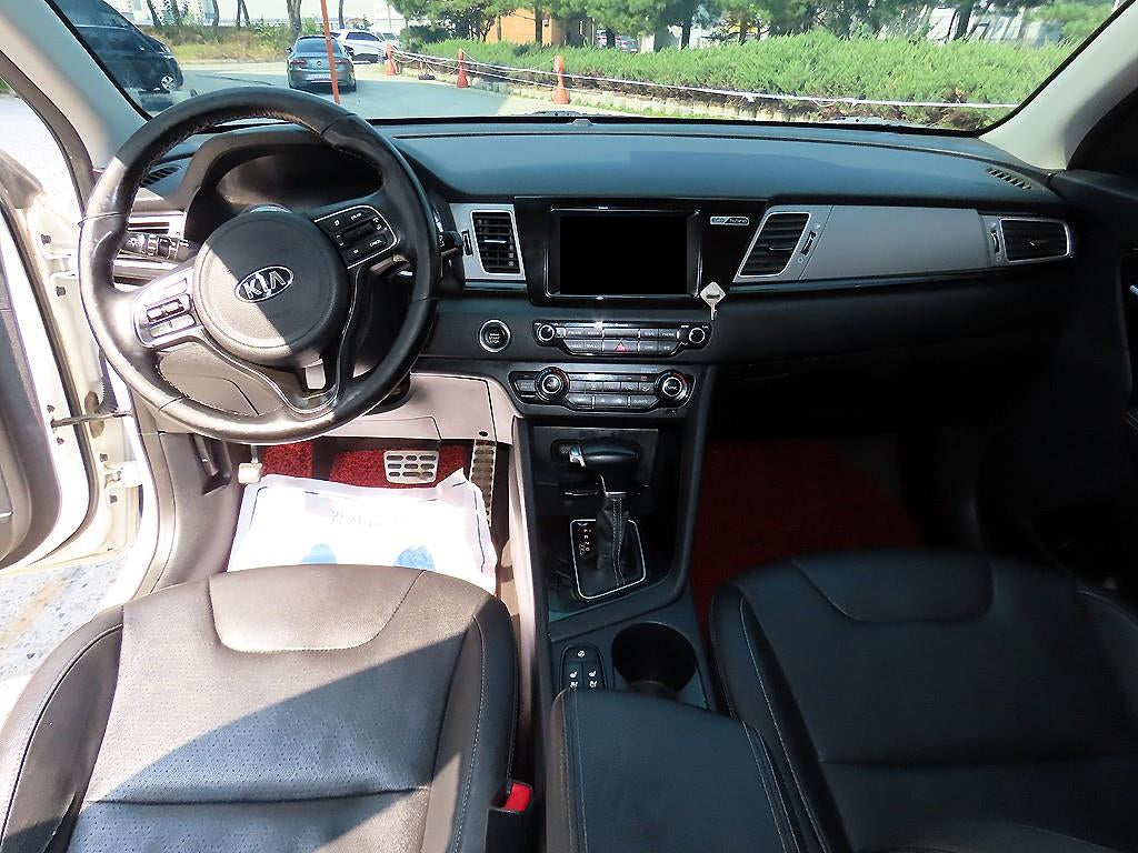 Kia Niro — photo 07