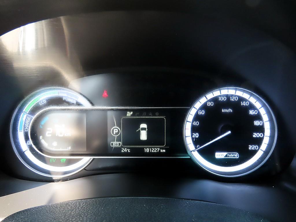 Kia Niro — photo 09