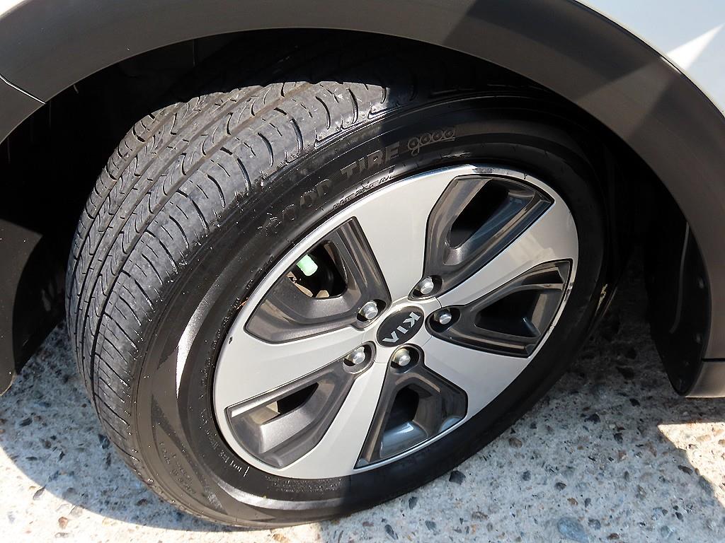 Kia Niro — photo 20