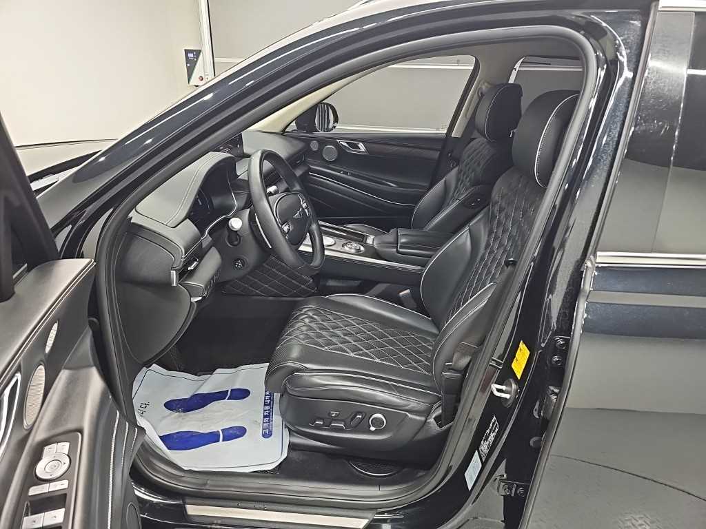 Genesis GV80 — photo 11