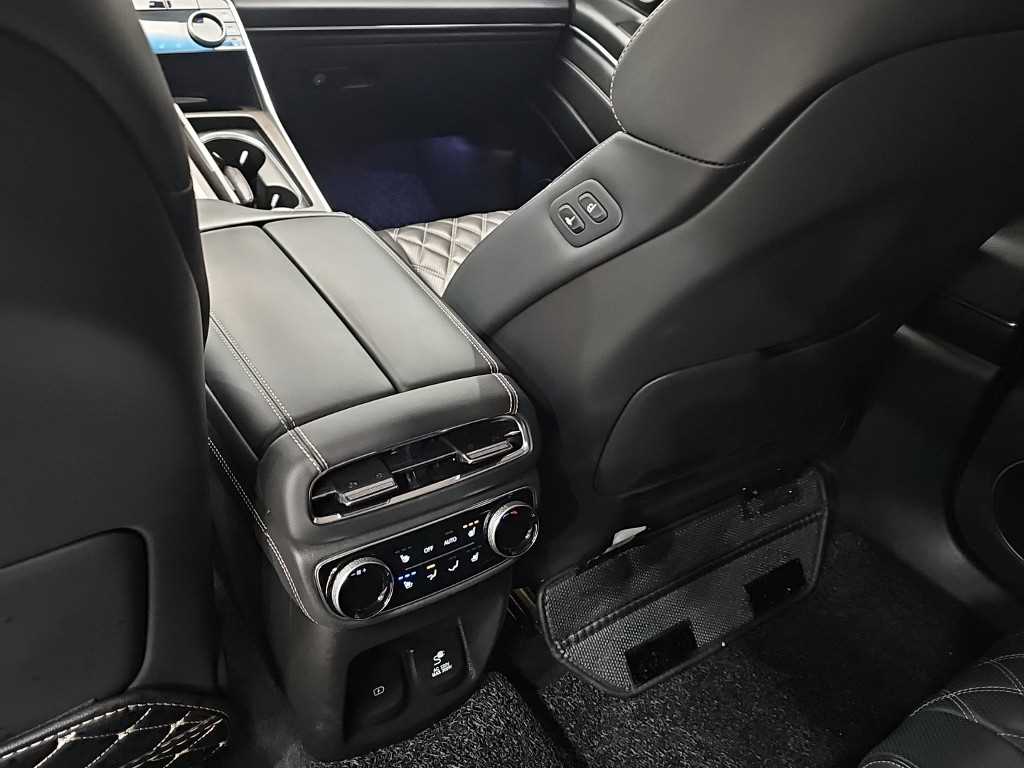 Genesis GV80 — photo 14