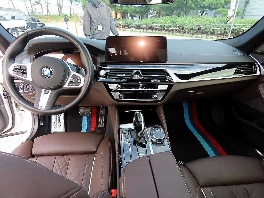 BMW 5-Series — photo 07