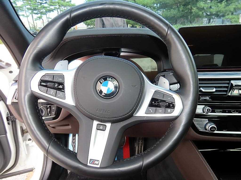 BMW 5-Series — photo 08