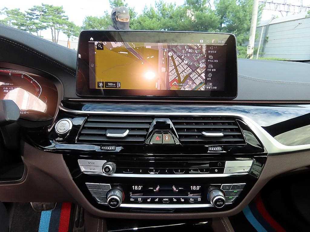 BMW 5-Series — photo 13