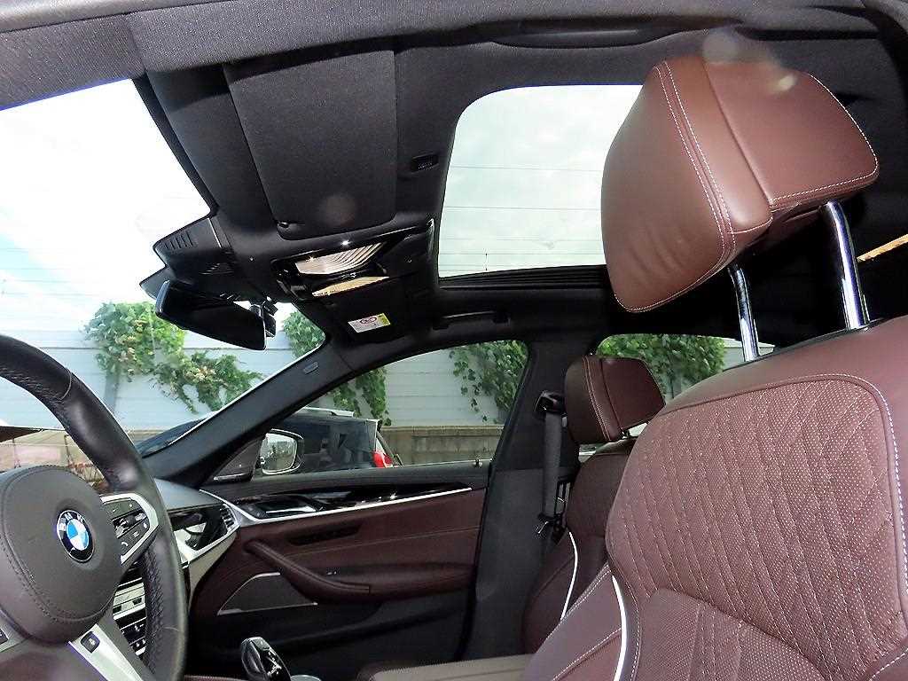 BMW 5-Series — photo 17
