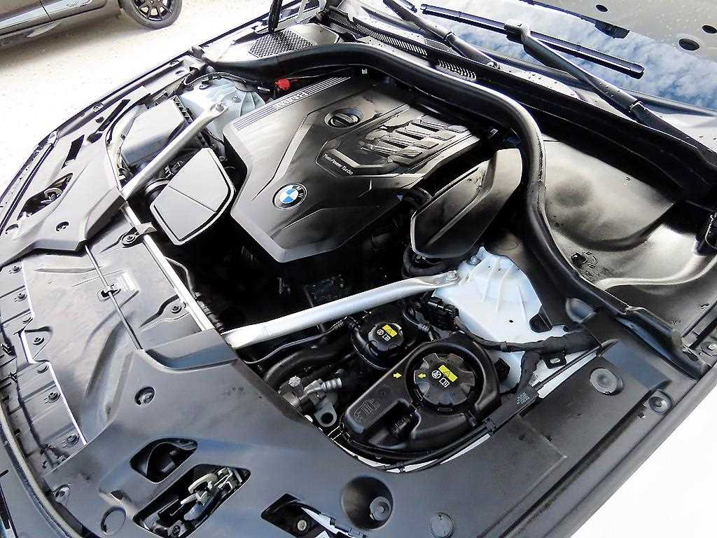 BMW 5-Series — photo 19