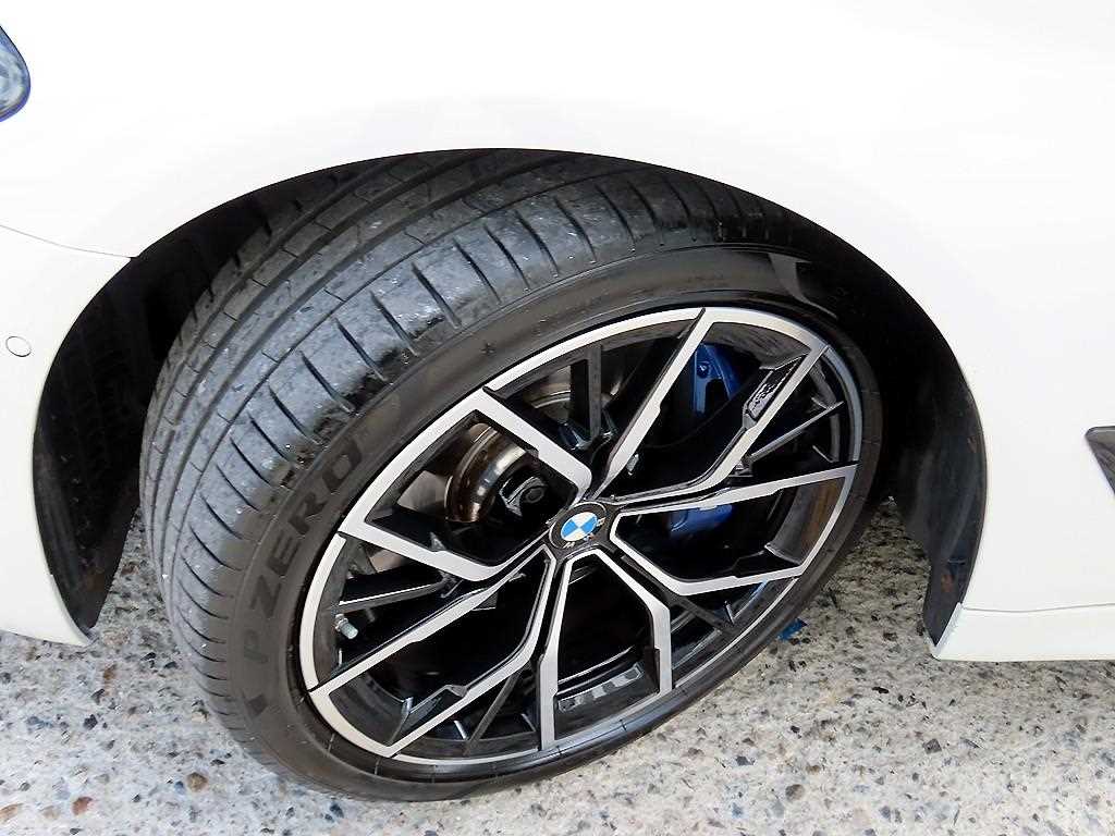 BMW 5-Series — photo 20