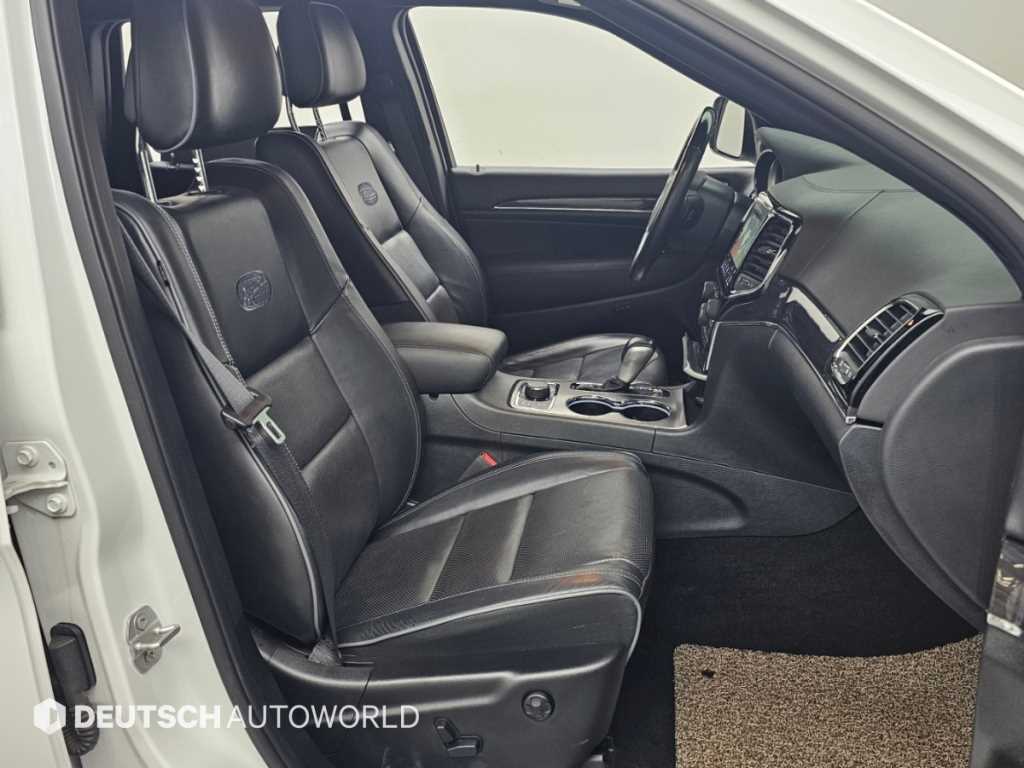 Jeep Cherokee — photo 10