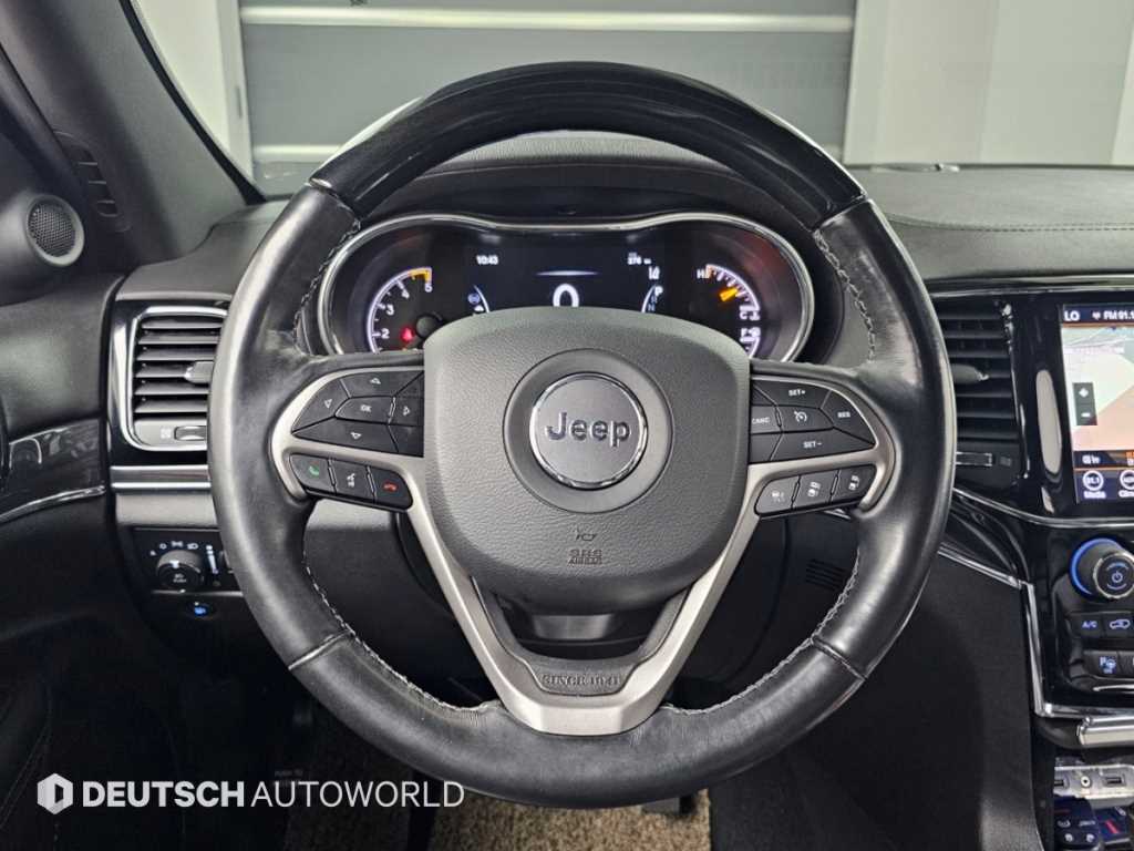 Jeep Cherokee — photo 13