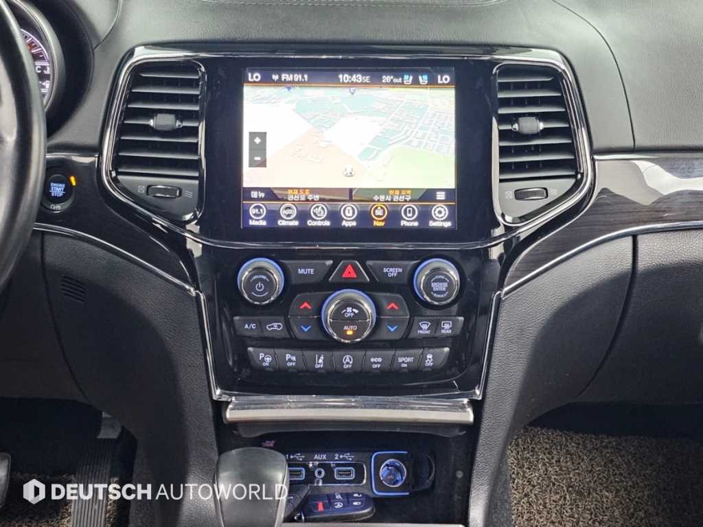 Jeep Cherokee — photo 14